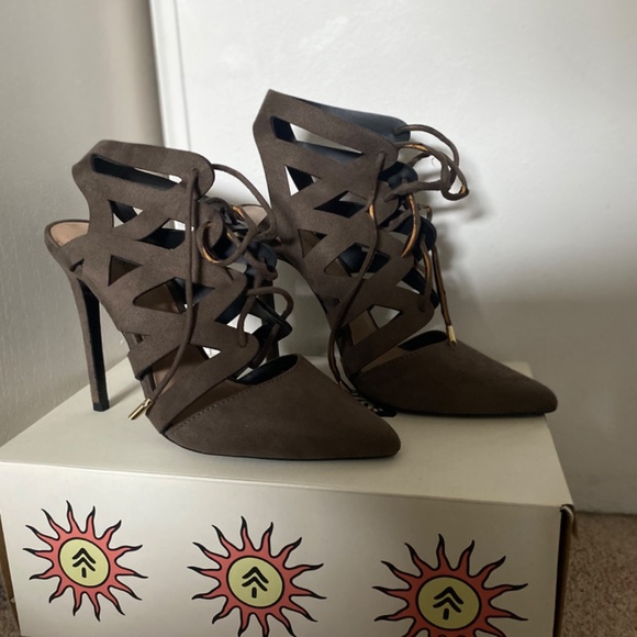 Shoes and boots - Picture 15 of 16